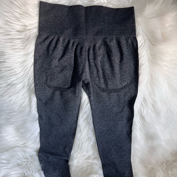 Seamless workout leggings! - Picture 2 of 4